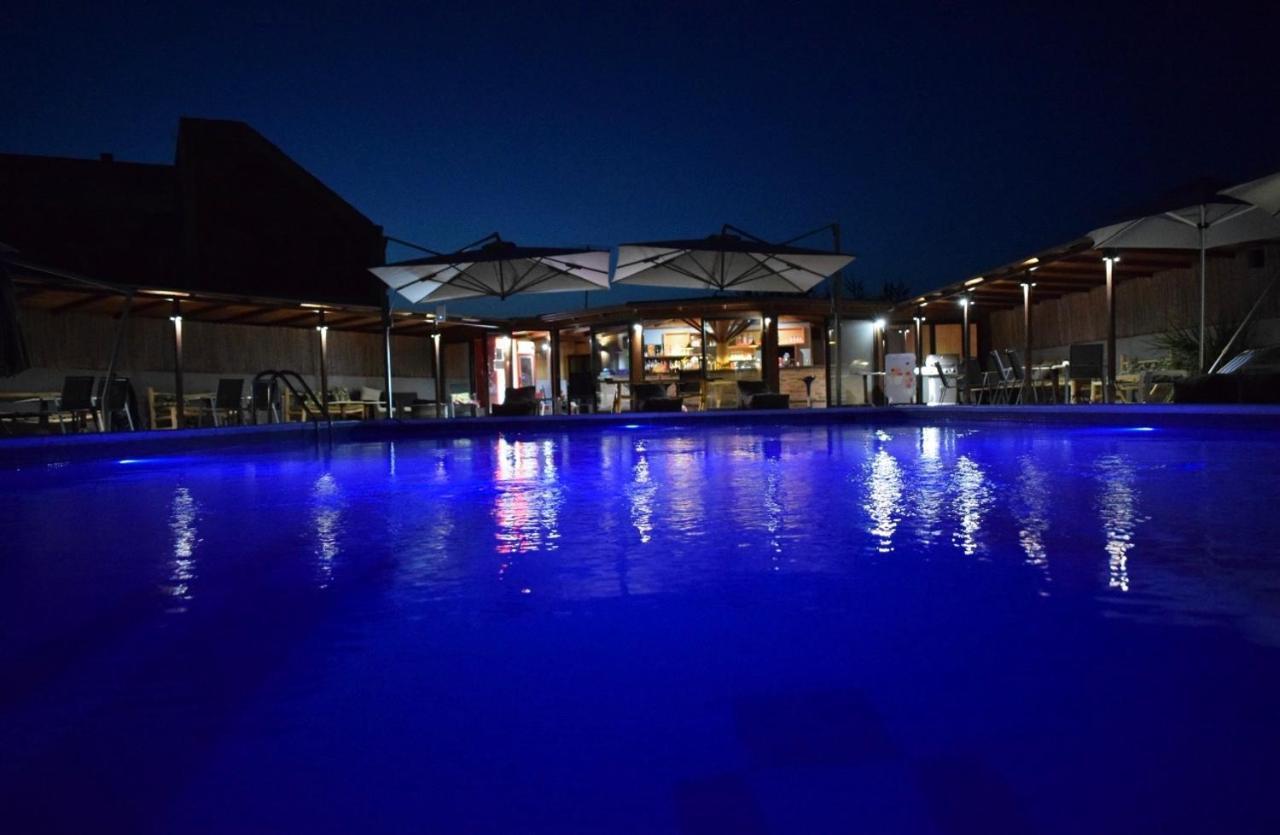 Hotel Afrika Елеонас Екстериор снимка